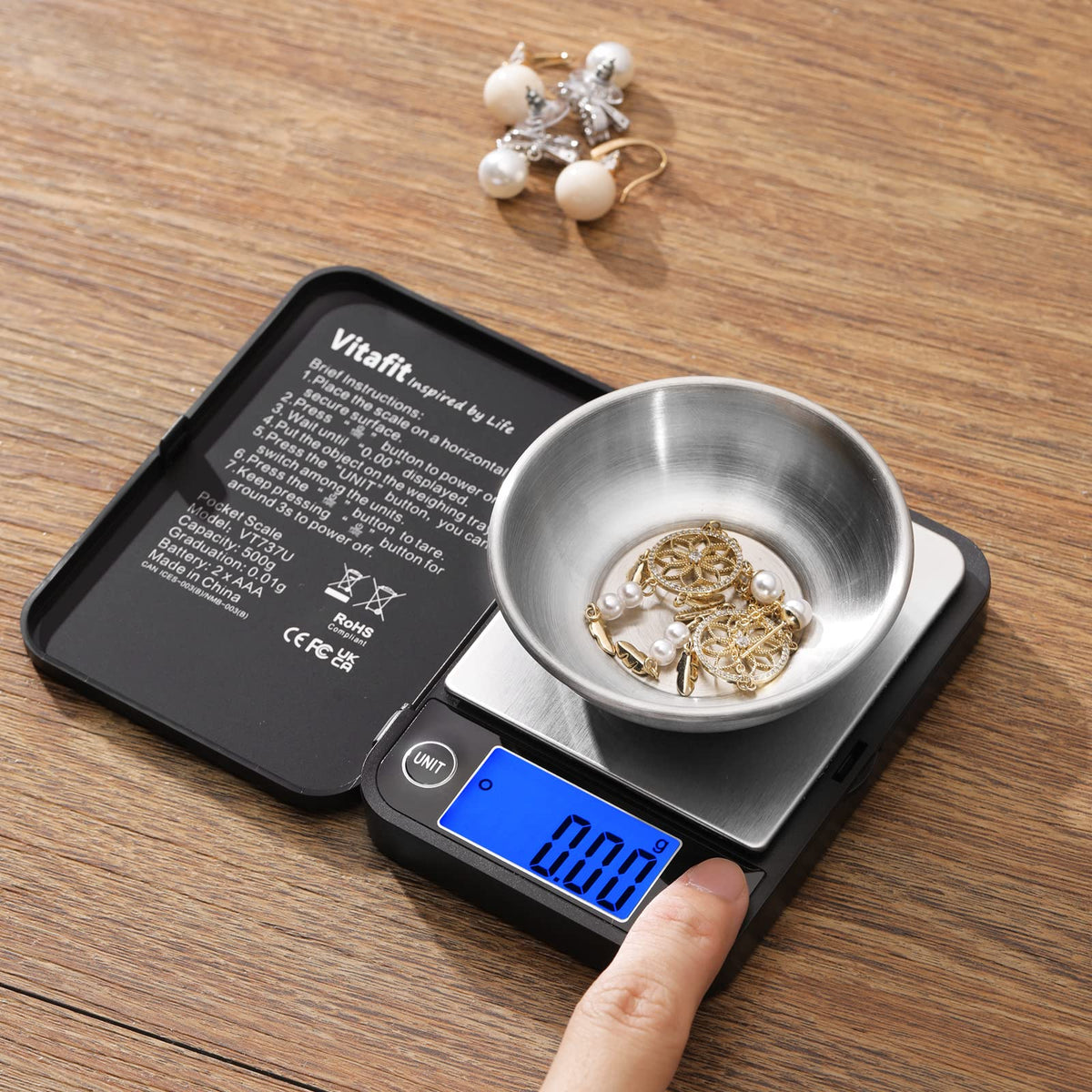 Vitafit compact pocket design with hinge for easy open and close.