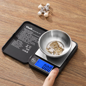 Vitafit compact pocket design with hinge for easy open and close.