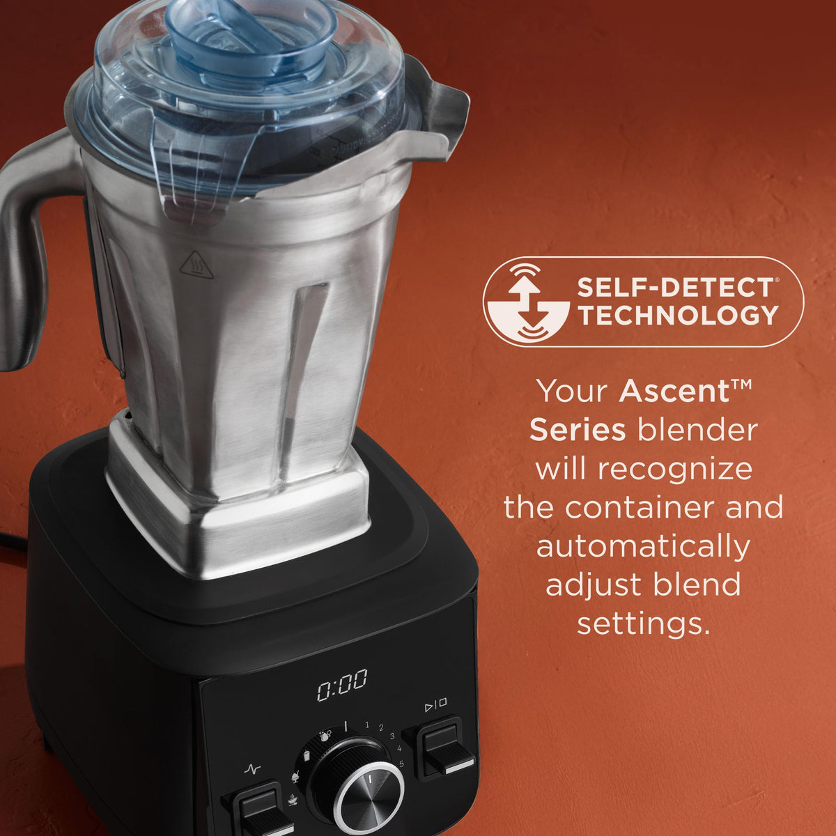 Vitamix container with ergonomic handle for easy pouring and control