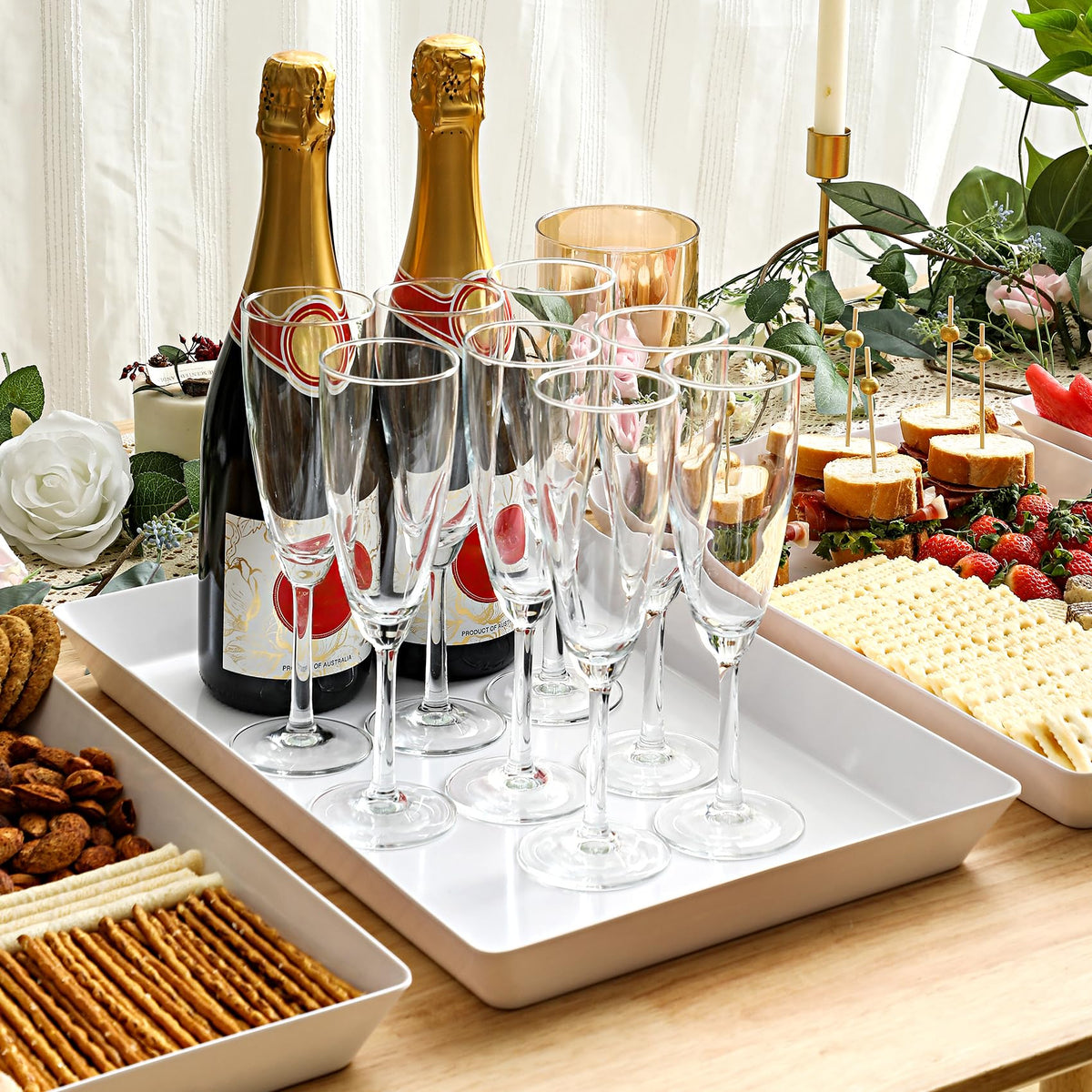 VITEVER smooth-edged trays provide safe handling during service.