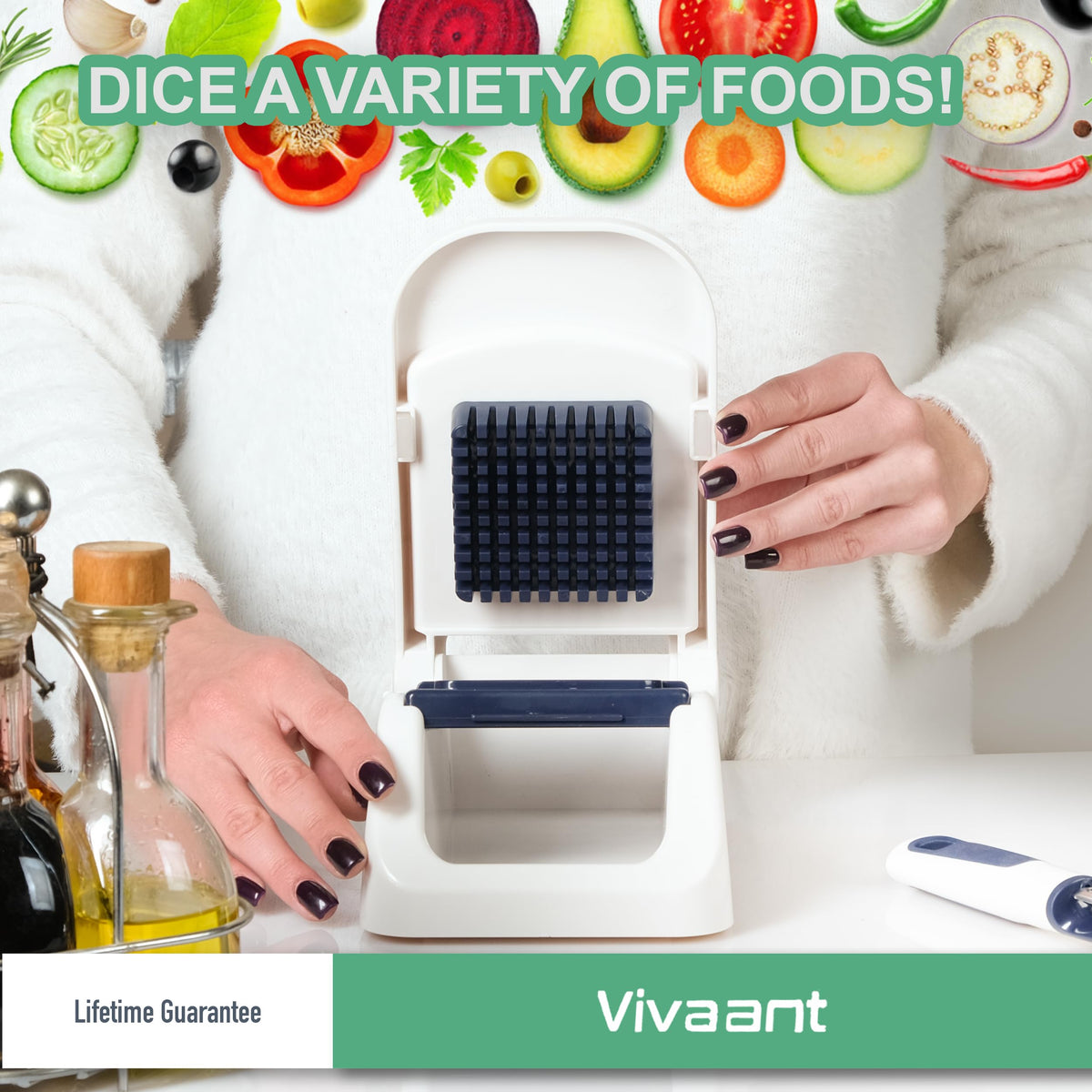 Vivaant garlic mincer blade in use for fast seasoning