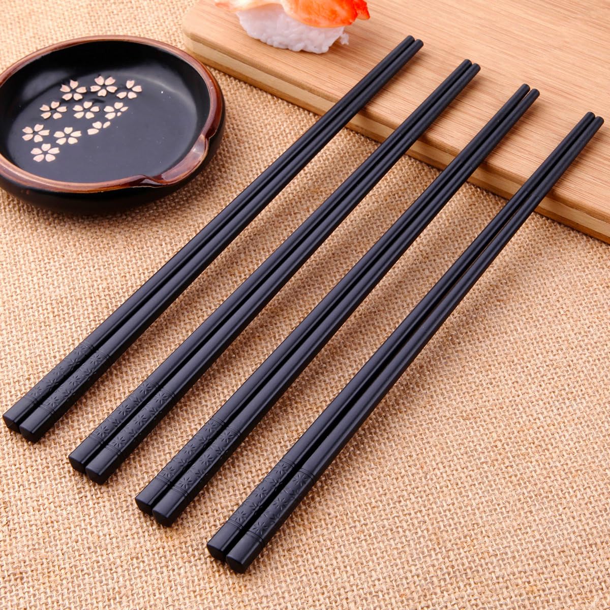 VIWIK heat-resistant fiberglass chopsticks designed for hot dishes.