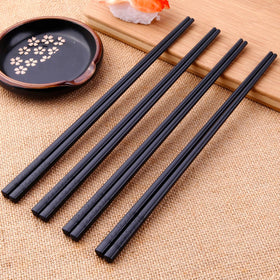 VIWIK heat-resistant fiberglass chopsticks designed for hot dishes.