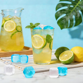 VOGVOG plastic square ice cubes refreezable for repeated cooling.
