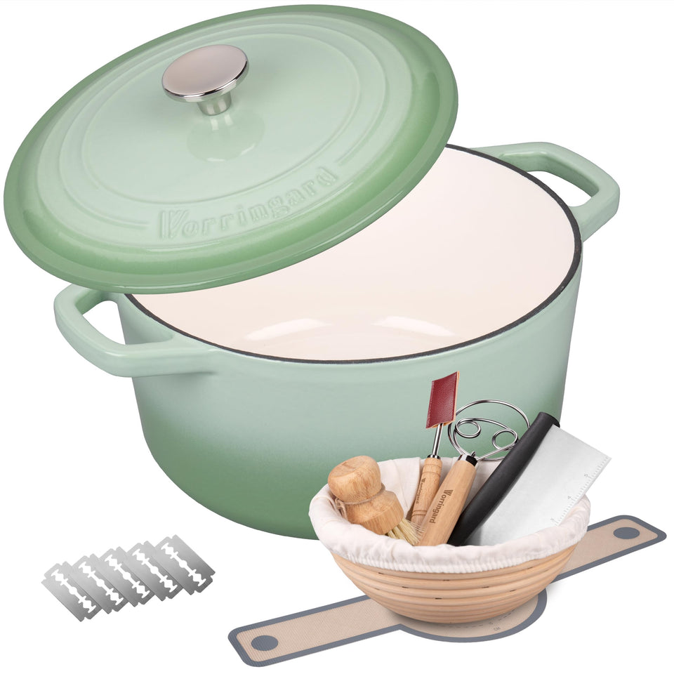VORRINGARD dutch oven green lid close-up highlighting enamel for even heat distribution.