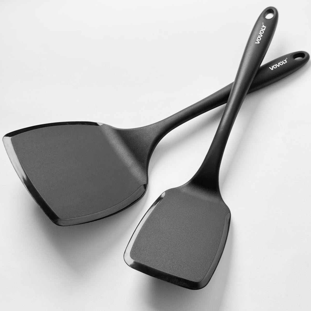 Vovoly ergo-grip spatula stays steady in the hand during flipping and scooping.
