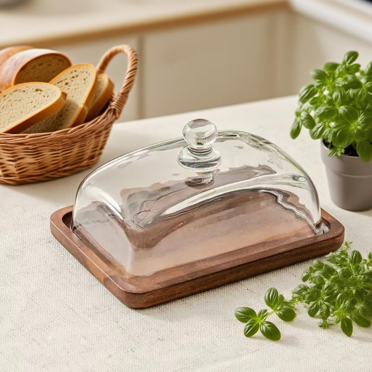 Voxionix glass lid is dishwasher safe for simple cleaning.