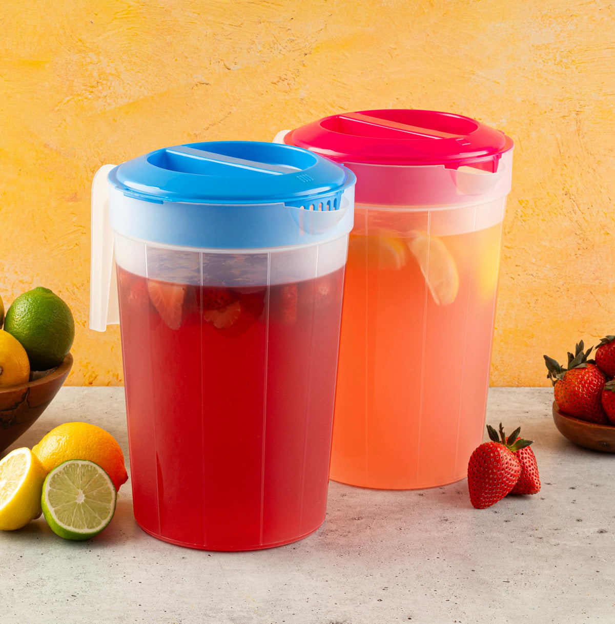 VOXRO pitcher's twist lid close-up for secure pouring