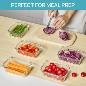 Hinged lid design by Vtopmart allows quick opening and closing.