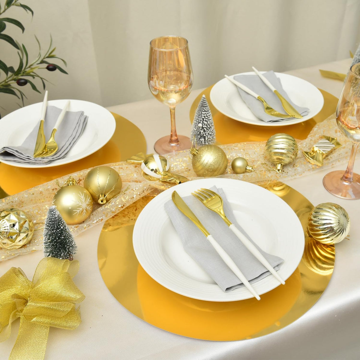 Vumdua round placemats enable quick setup for parties and events.