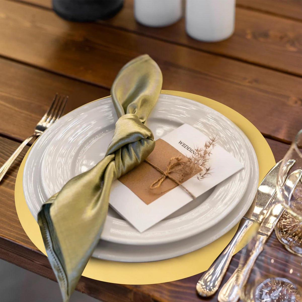 Vumdua gold placemats for Christmas decor with waterproof coating.