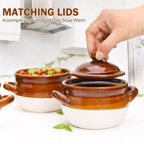 Vumdua dual-handle design improves grip when removing from oven.