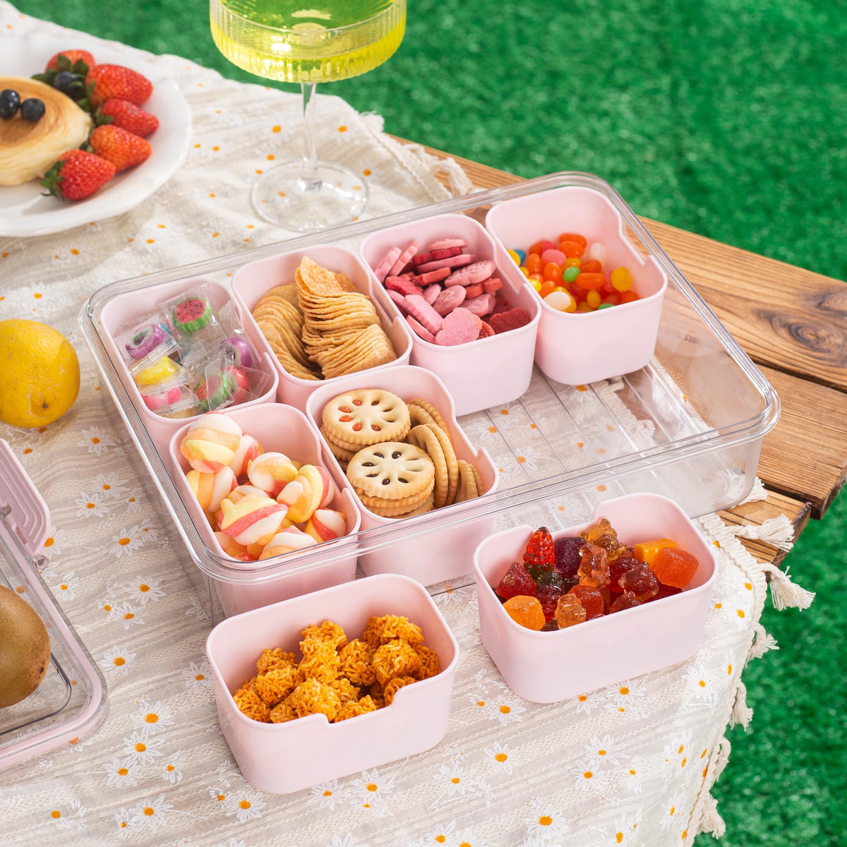 WACOI travel snack tray cover keeps food hygienic on trips.