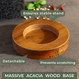 WALDWERK extra-long pestle enhances comfort during grinding.