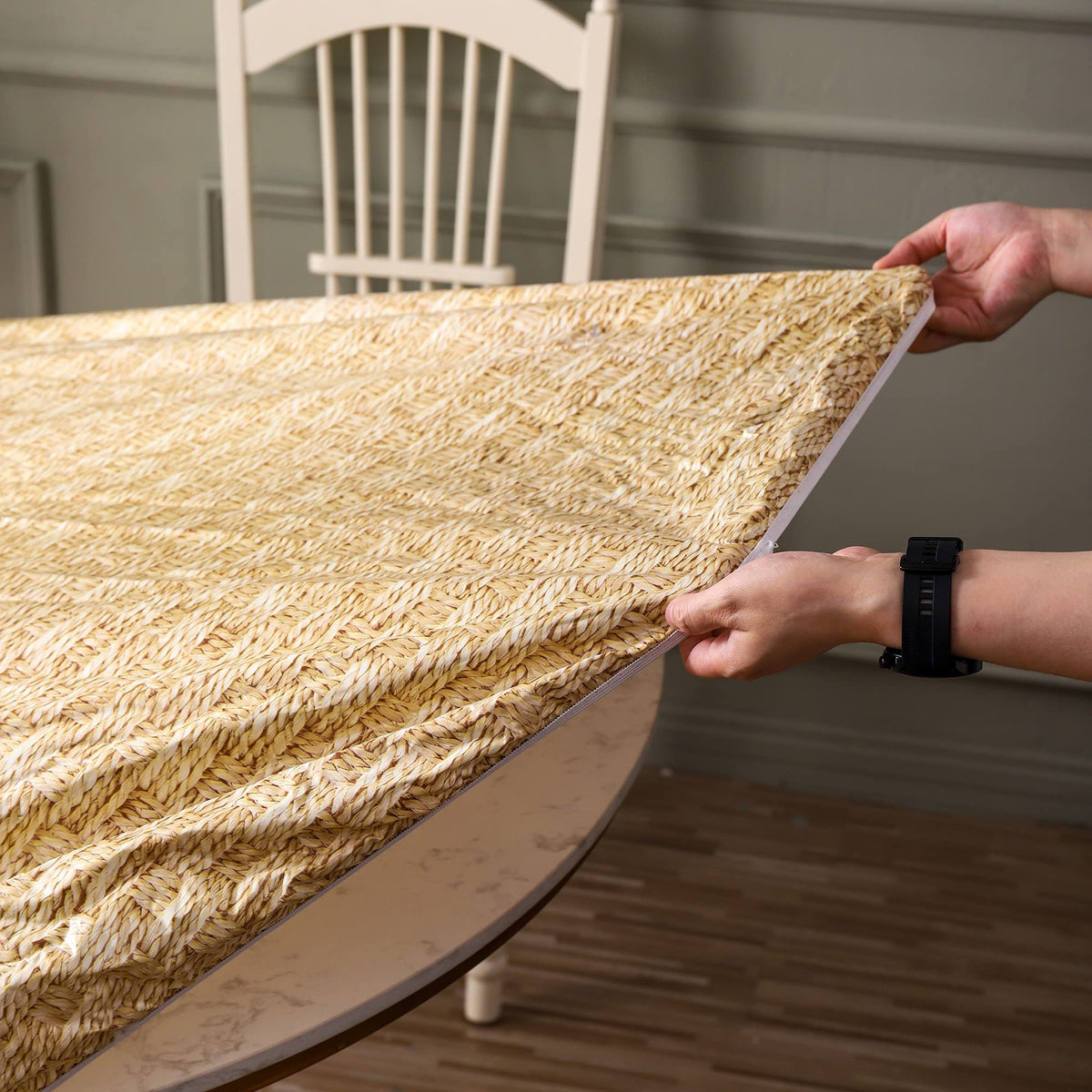 Walrus round vinyl tablecloth surface is waterproof and easy to wipe.