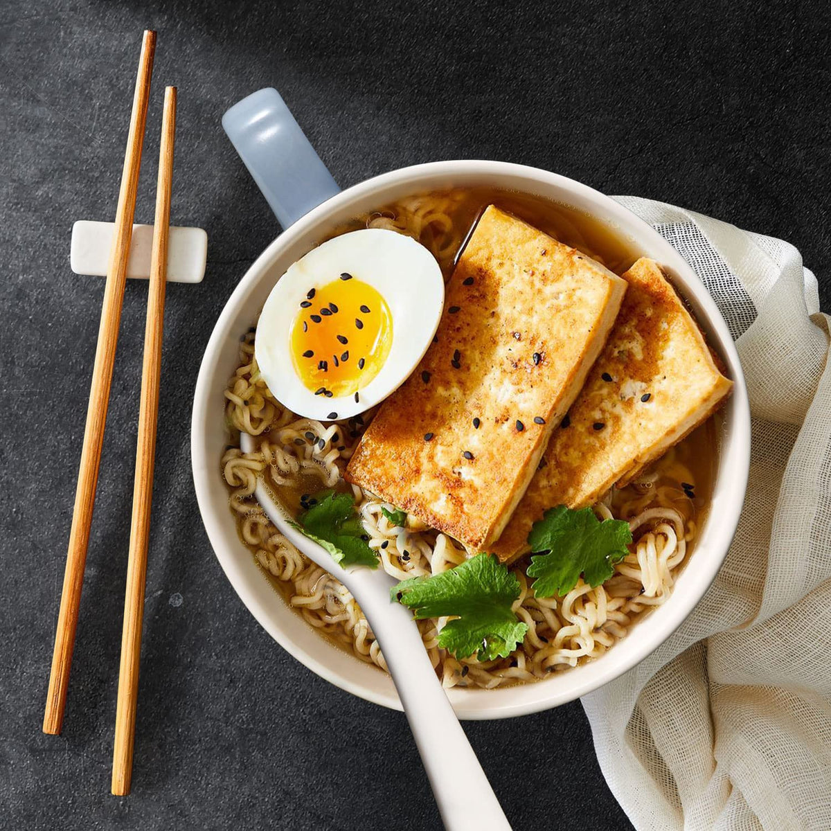 Wareland soup spoon set with bowls for comfortable scooping.