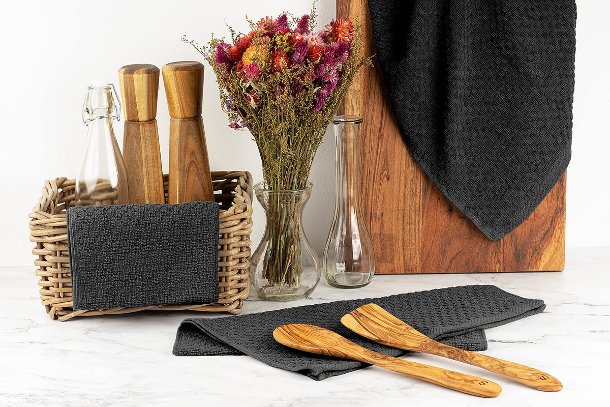 Wealuxe machine-washable kitchen towels ready for everyday use and long-lasting performance.
