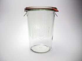 WECK 743 mold jar microwave-safe glass in use