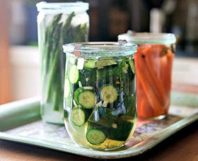 Stainless steel clips secure the seal on WECK tulip jar.