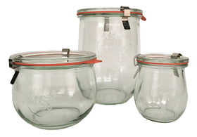WECK Tulip jars with lids and gaskets for versatile storage of jams and desserts.