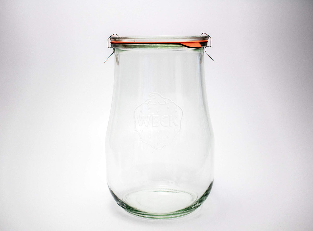 Weck 1.5L jar resists heat, suitable for hot or frozen contents.