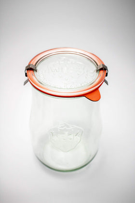 Weck Tulip wide-mouth design eases washing and pouring.