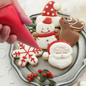 Tipless design eliminates metal tips and simplifies cleanup after decorating.