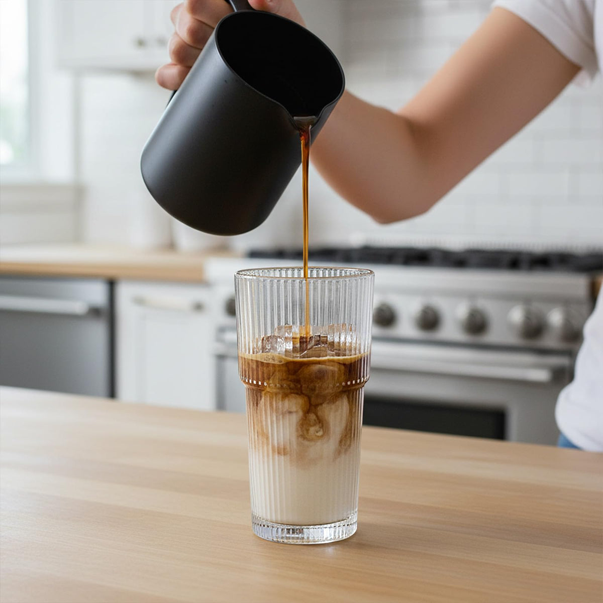 WeirdUncle clear lead-free glass provides crystal clarity for beverages.