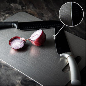 Wekayli smooth surface on fruit side enables clean, precise slicing.