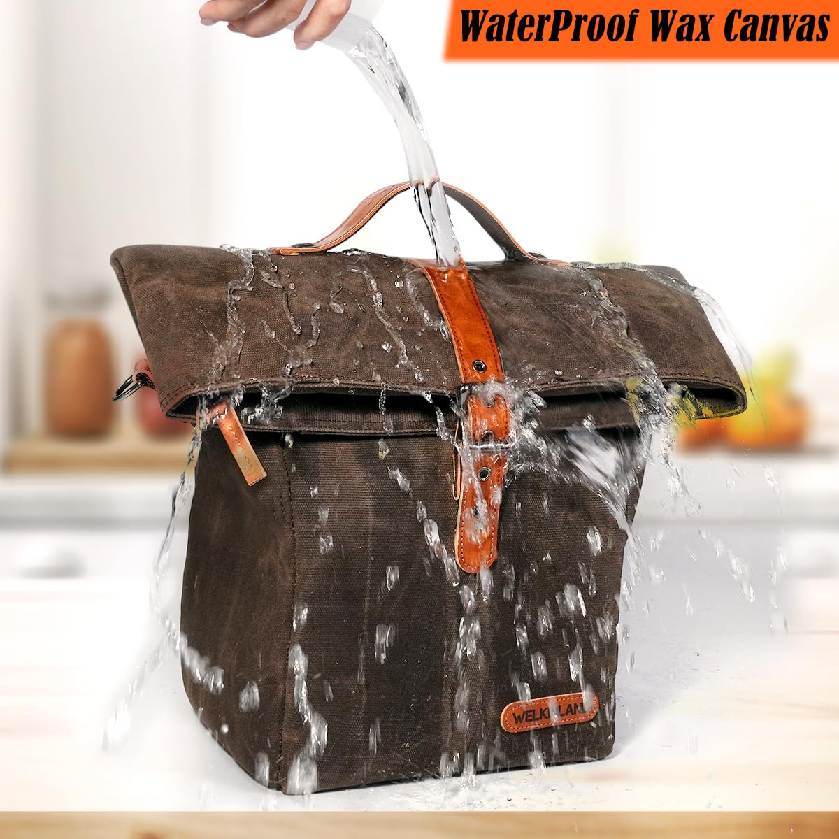WELKINLAND wide-opening lunch bag giving easy access to containers.