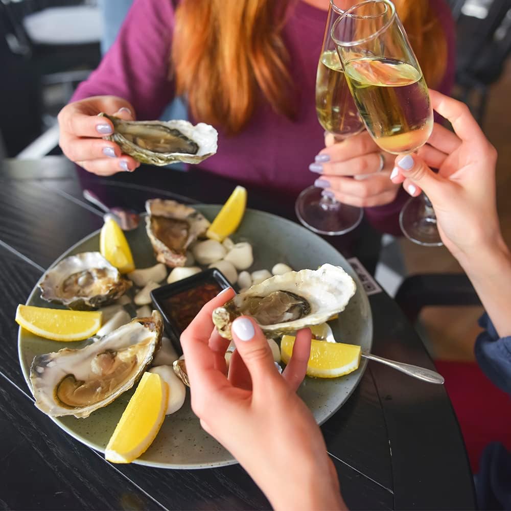 WENDOM oyster set opens oysters smoothly at gatherings.