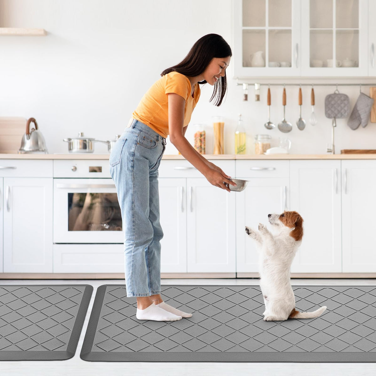 WEZVIX 17.3×47 inch mat provides extra standing space in kitchen or office.