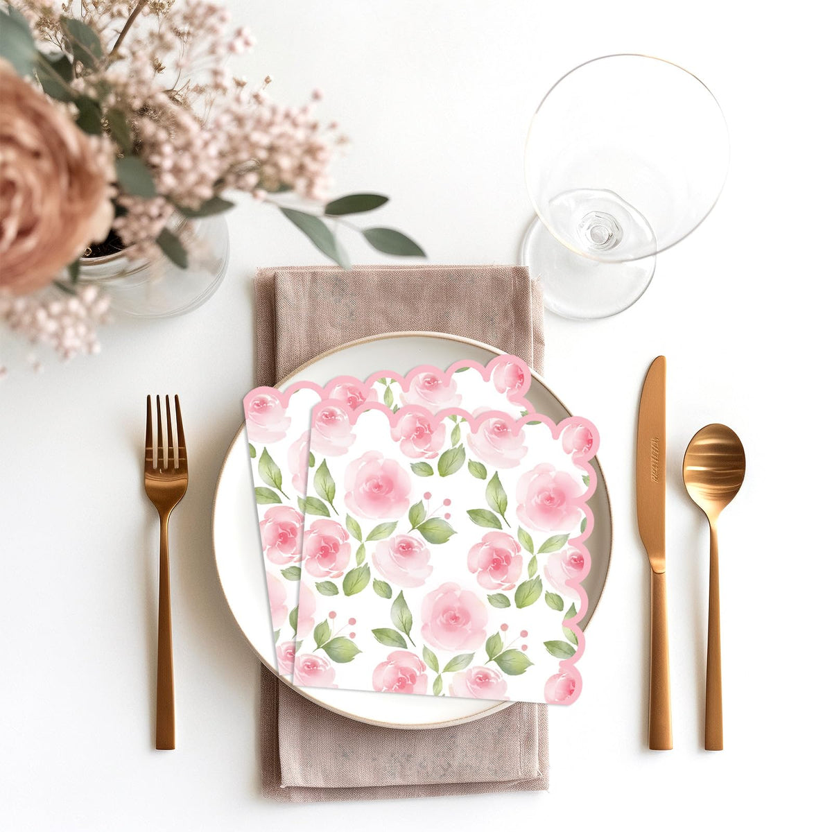 Whaline rose-design napkins ideal for tea parties