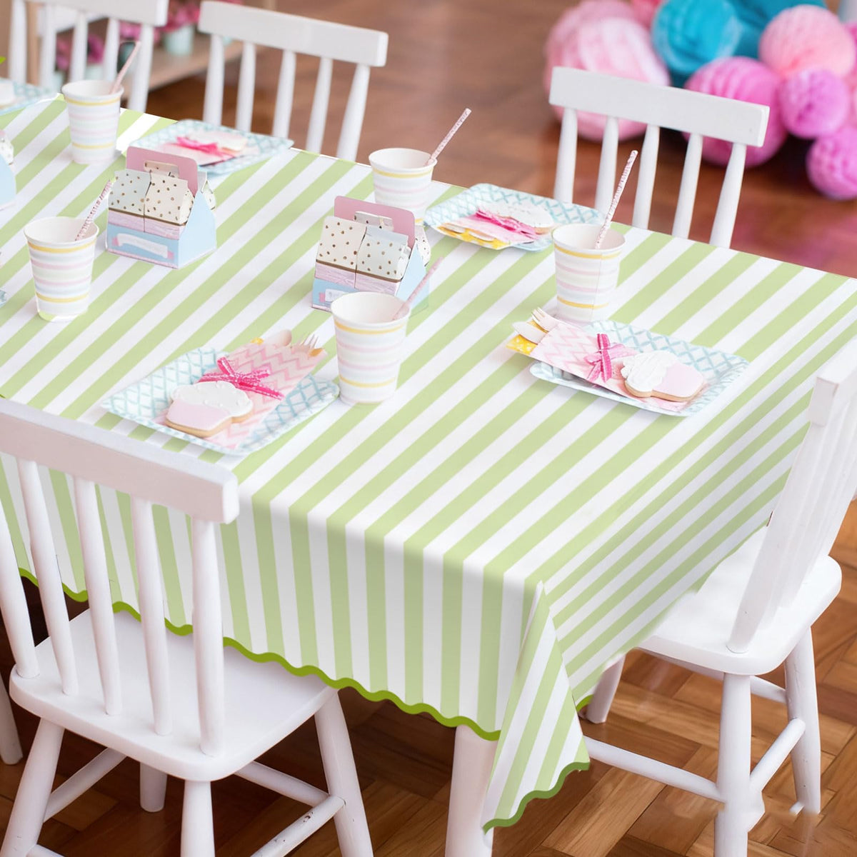 Whaline stain-resistant fabric keeps colors vibrant during casual dining.