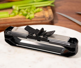 Wicked Edge Venture knife guide 25° for outdoor blades
