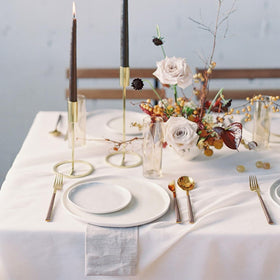 WIGENIUS white rectangle tablecloth enhances indoor and outdoor dining.