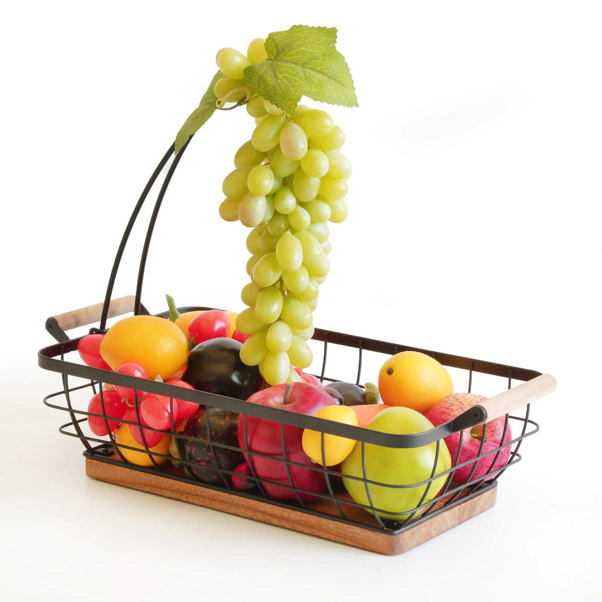 WILDMOS non-slip feet protect countertops while stabilizing the fruit bowl.