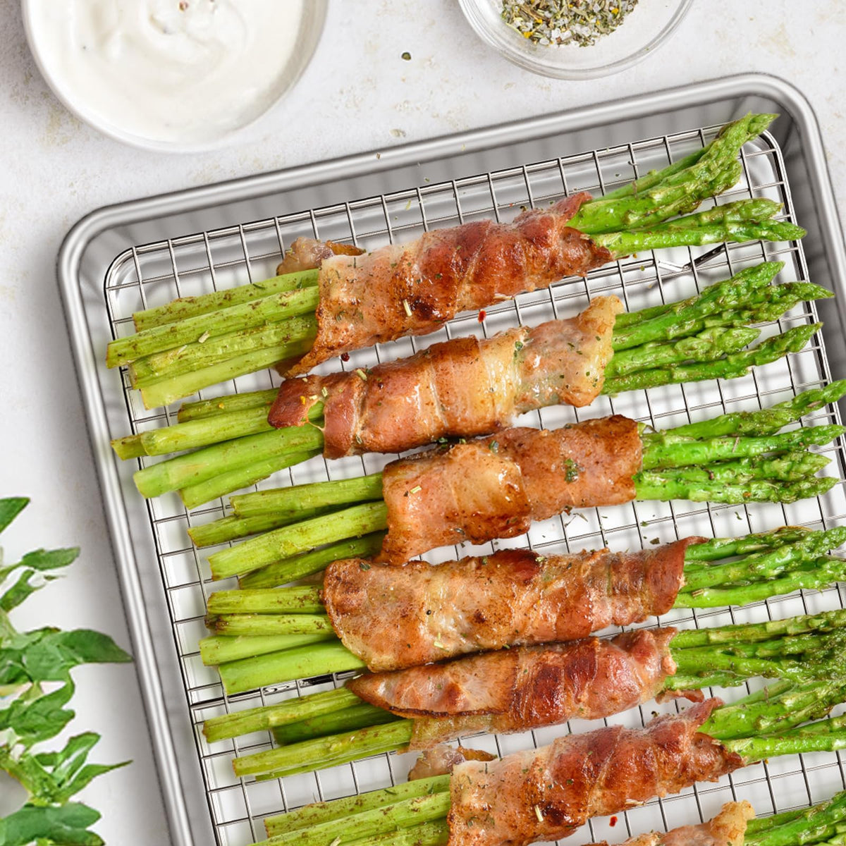 Wildone baking sheet with reinforced rim closeup highlights warp resistance.