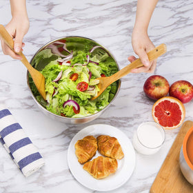 Wildone bowls feature non-slip bottoms for steady mixing on countertops.