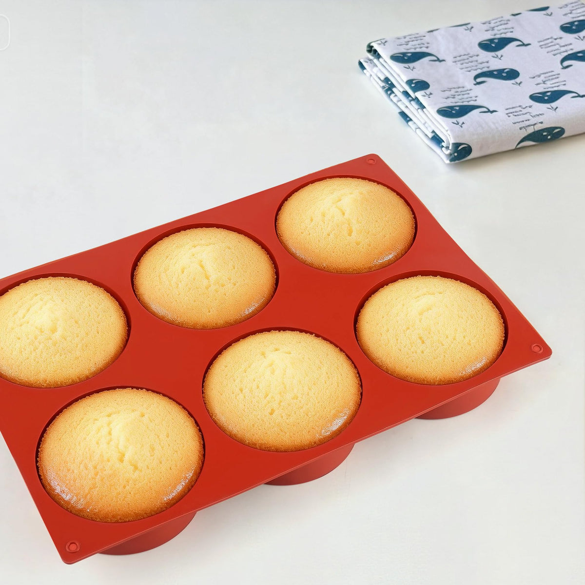 Wilewir non-stick muffin top pan supports quick, mess-free baking.