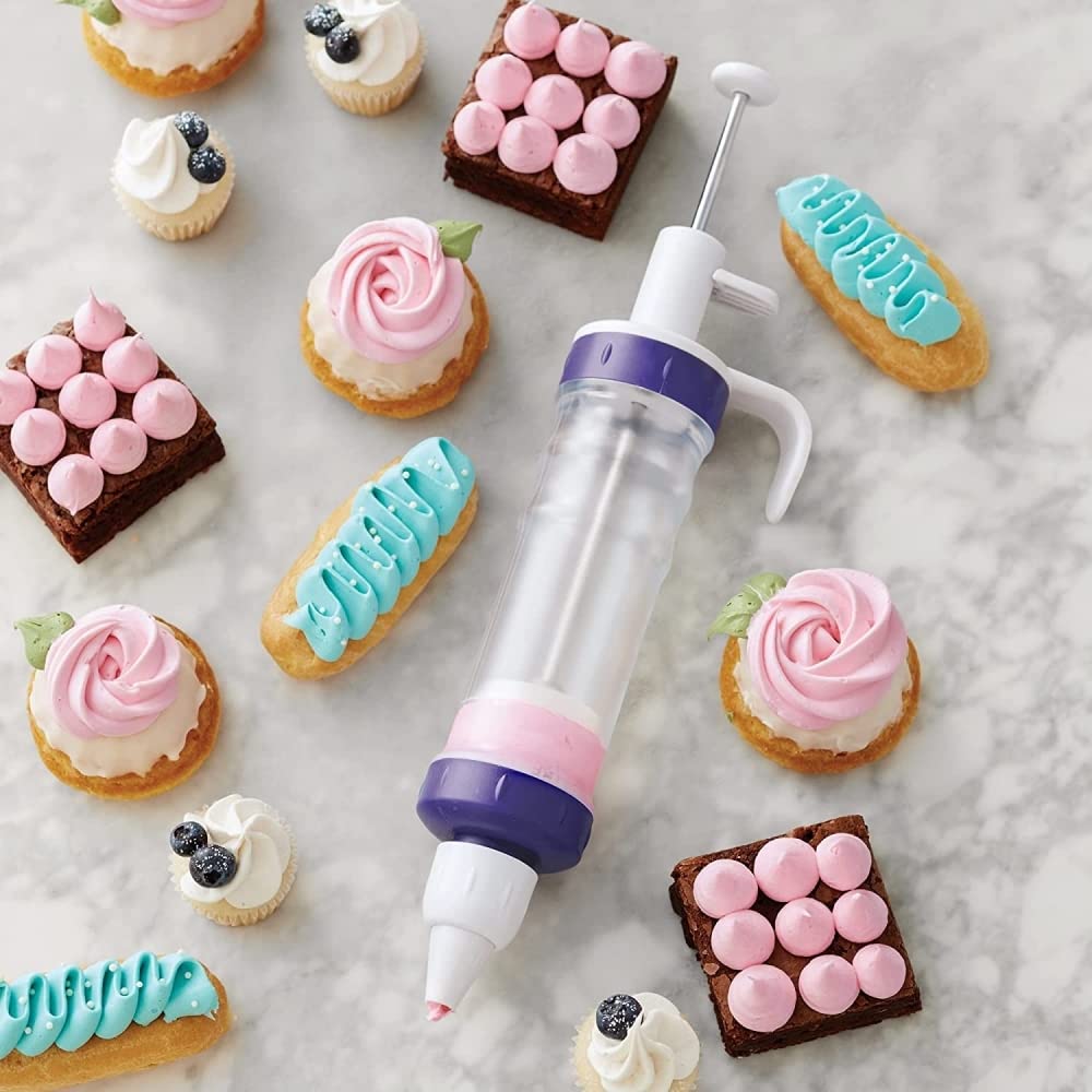 Wilton Dessert Decorator Plus cake decorating on cakes and cookies.