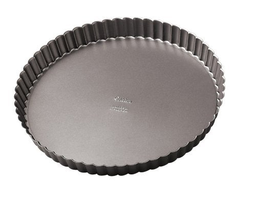Wilton Excelle Elite removable bottom allows neat tart lifting and serving