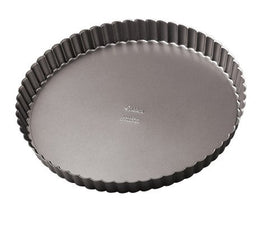 Wilton Excelle Elite removable bottom allows neat tart lifting and serving