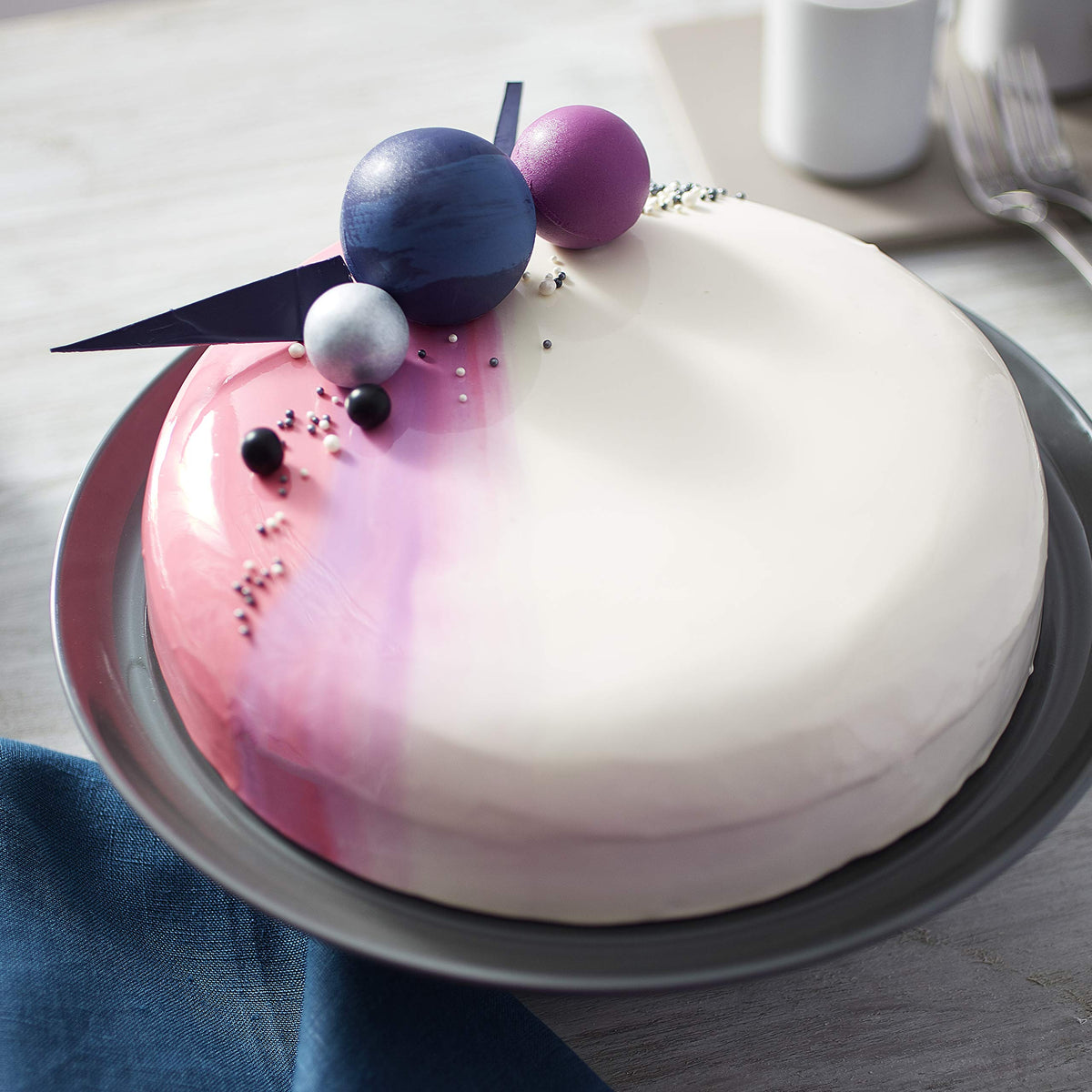 Hand-spun aluminum Wilton pan for even heat and a light golden crust.