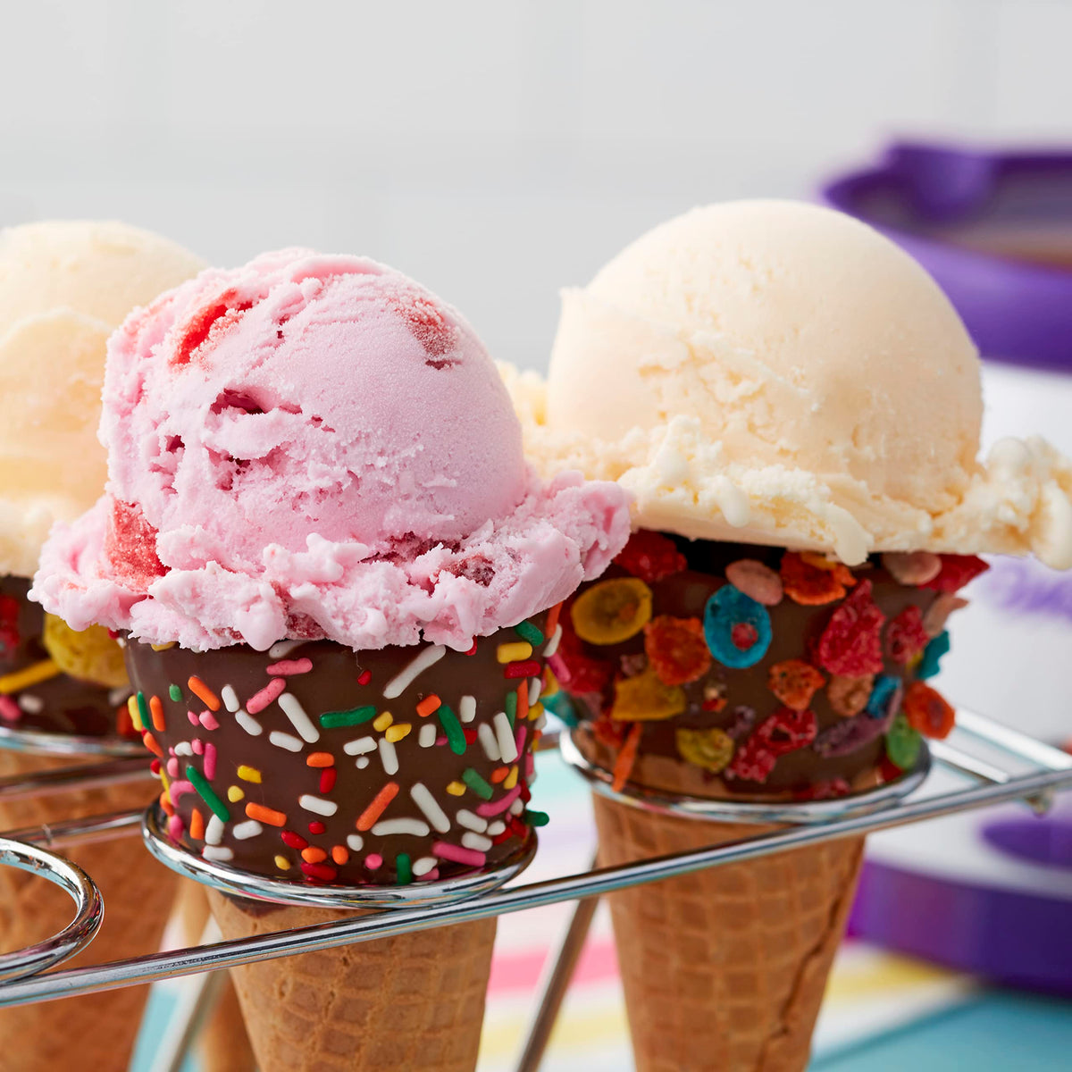 Wilton heavy-duty scoop ideal for serving gelato and ice cream balls.