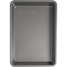 Wilton Silver pan dishwasher-safe for quick cleanup after meals.
