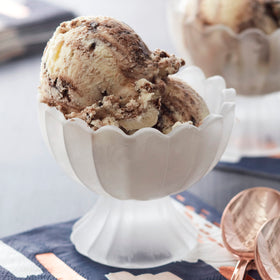 Wilton zinc and silicone scoop emphasizes safe materials for daily use.