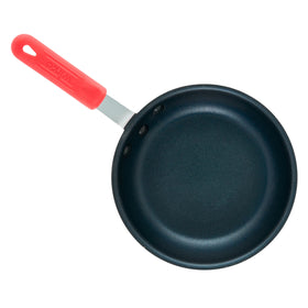 Close-up of QUANTUM2 non-stick surface ready for low-oil frying