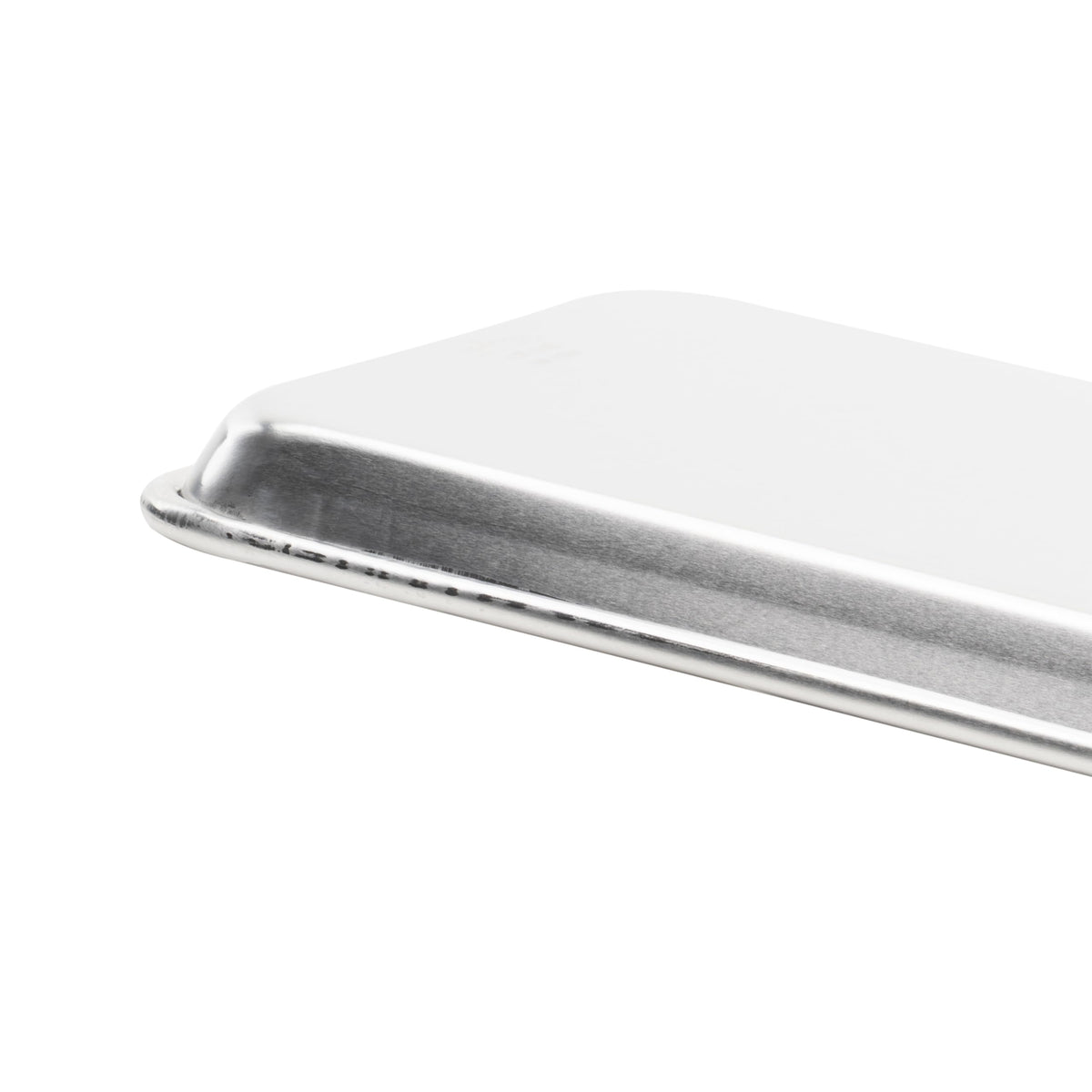 Winco ALXP-1310H closed-bead sheet pan resists rust and extends longevity.