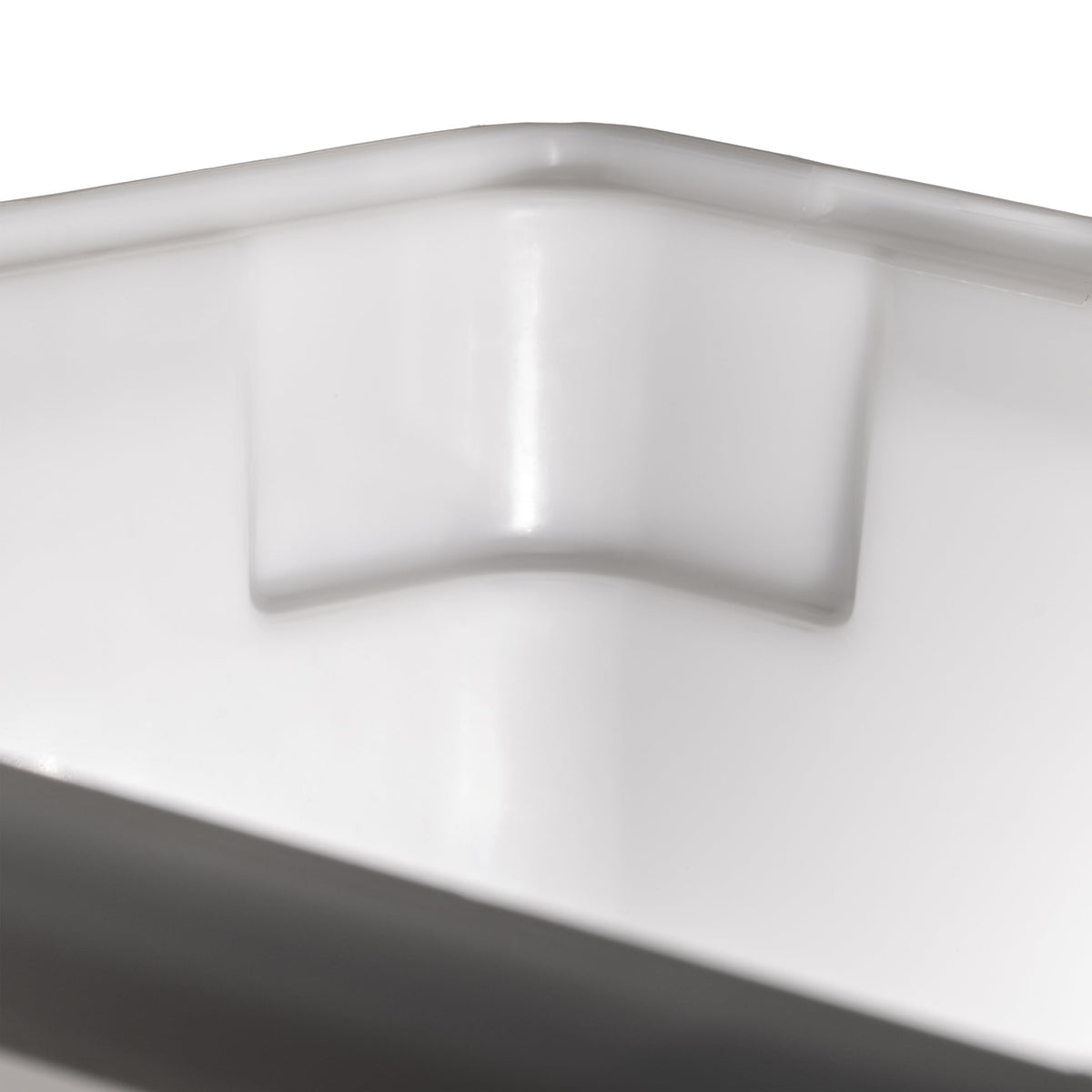 Winco PFHW-6 reinforced rim and corners ensure durability in busy restaurants.